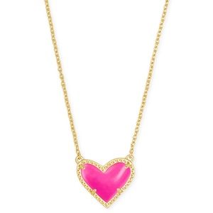 NWT Kendra Scott Ari Heart Pendant Magenta